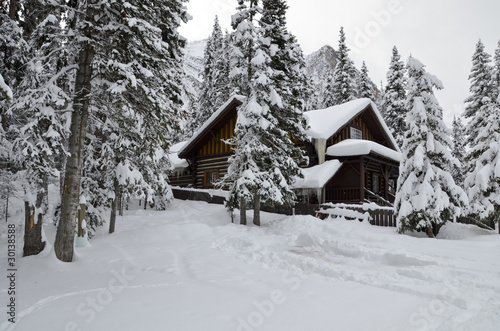 Winter cabin © Sinidex