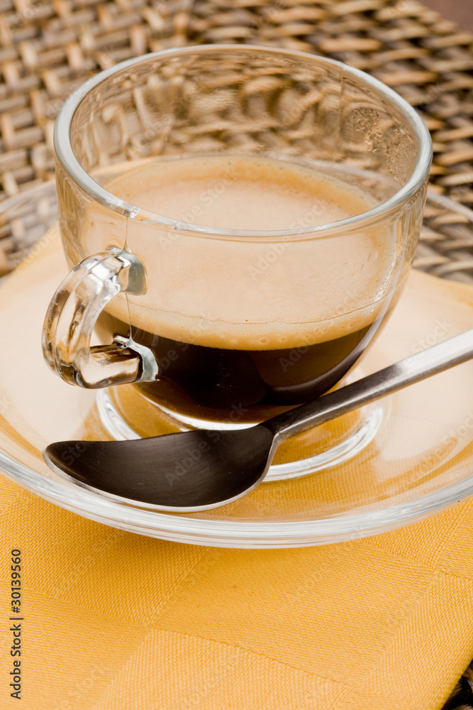 Caffè Espresso su tovagliolo giallo Caffè Espresso su tovagliolo giallo