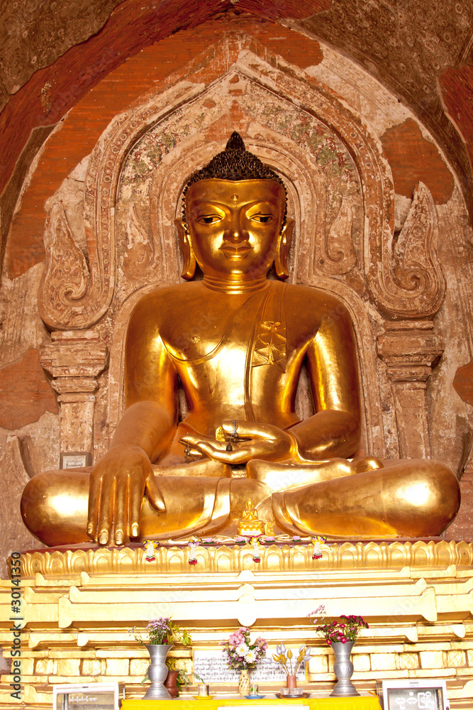 Fototapeta premium Golden sitting Buddha, Myanmar