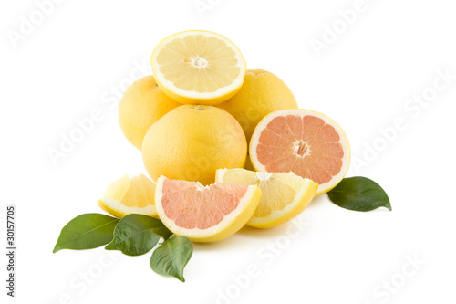 White and red grapefruits