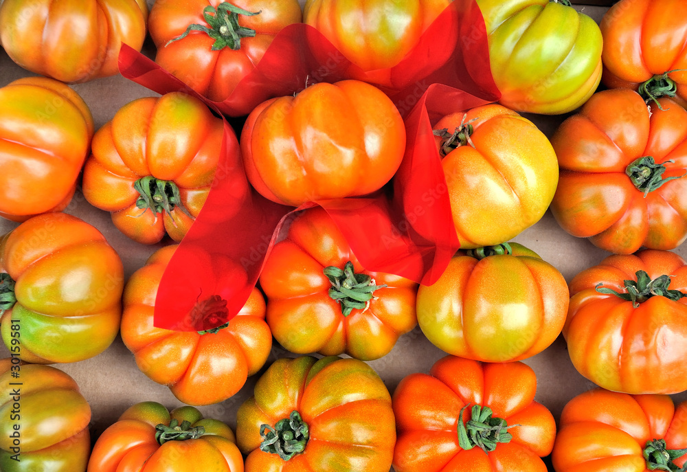 Cassetta di pomodori al mercato Cassetta di pomodori al mercato