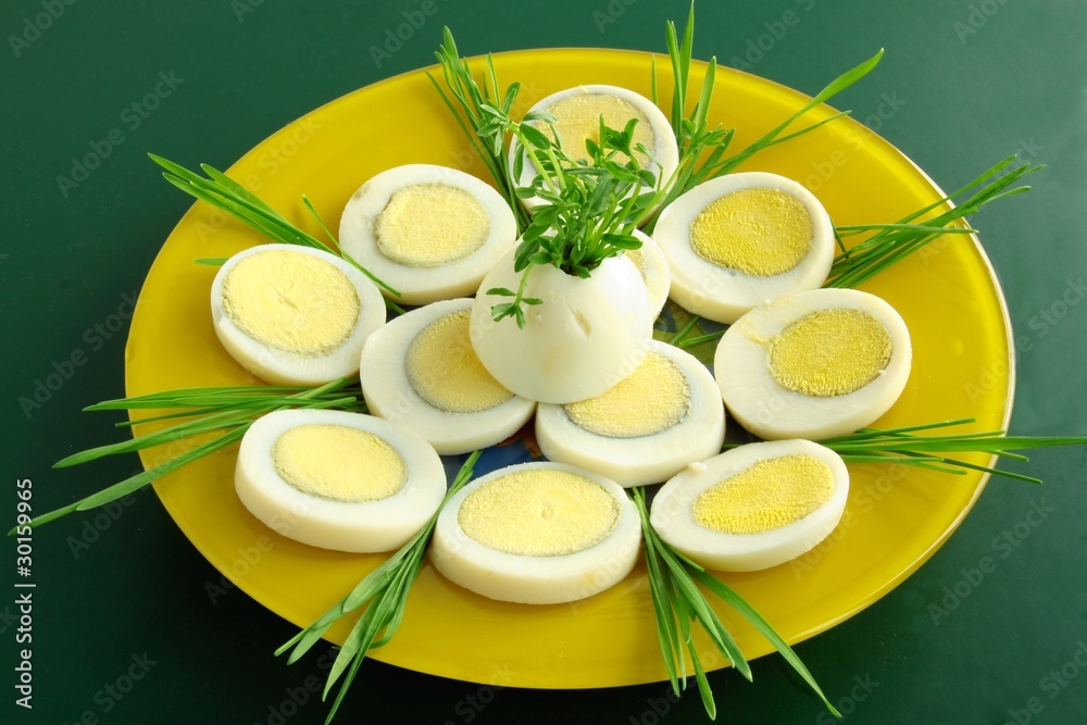 Obraz premium blessed eggs for easter sunday breakfast
