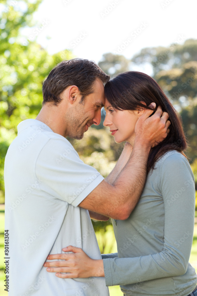 Fototapeta premium Beautiful lovers in the park