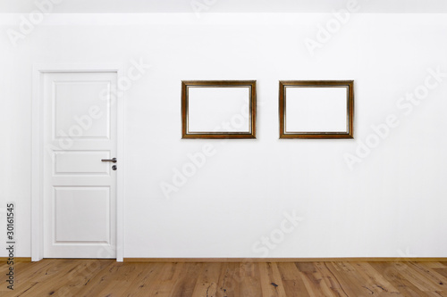 Bilderrahmen auf weißer Wand