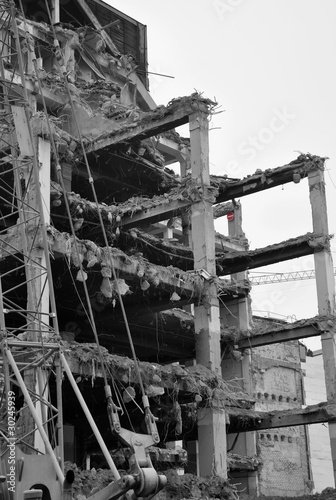 Tapety artystyczne Munchen building destruction 2