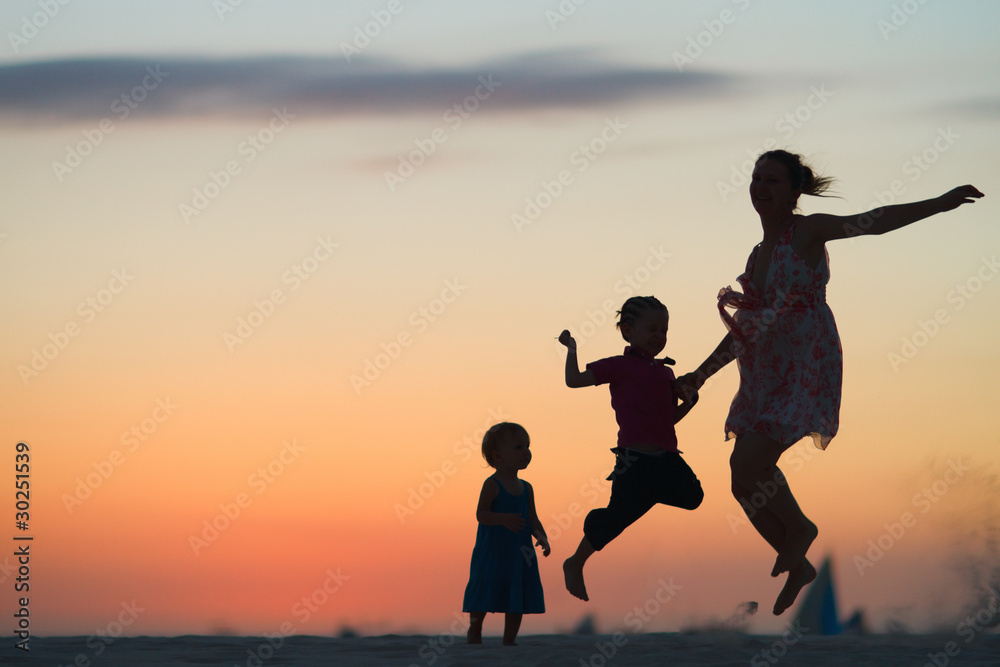 Fototapeta premium Family fun at sunset beach