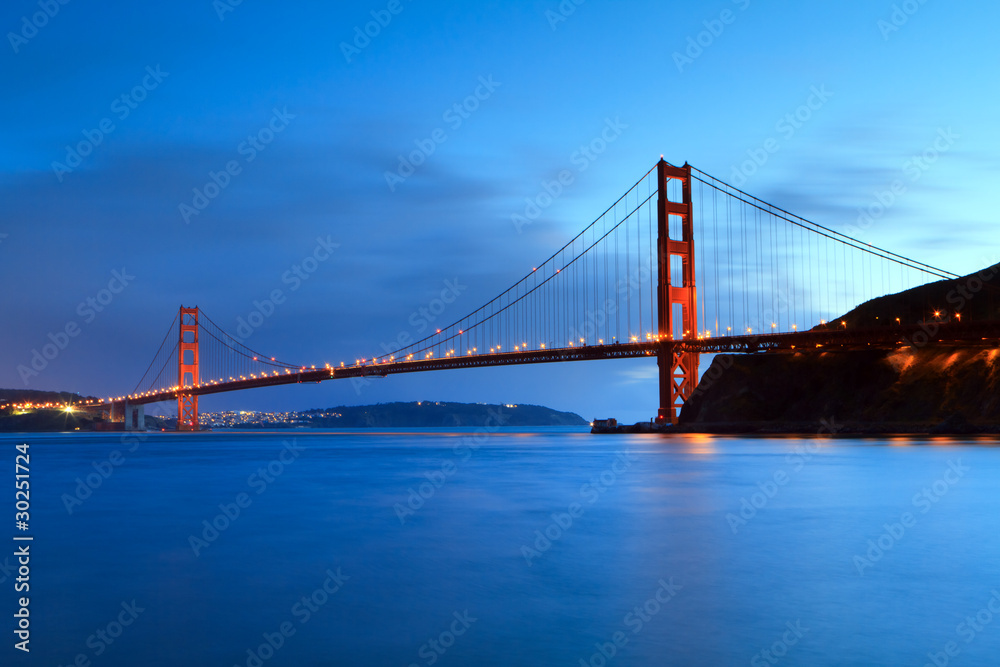 Fototapeta premium Golden Gate after sunset