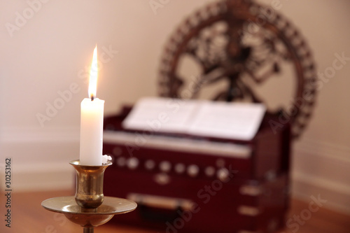 Obraz na plátne Kerze und Harmonium