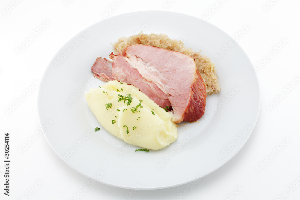 Kasseler Rippenspeer, Sauerkraut, Kartoffelpüree Kasseler Rippenspeer, Sauerkraut, Kartoffelpüree