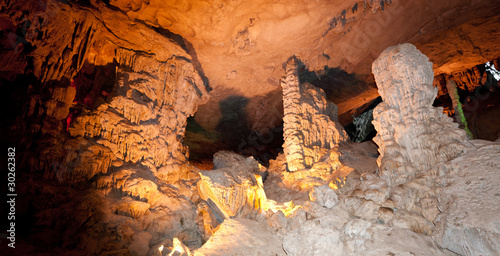 Hang Sung Sot Cave, Halong Bay