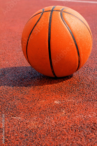 basketball on court outdoor © ponsulak