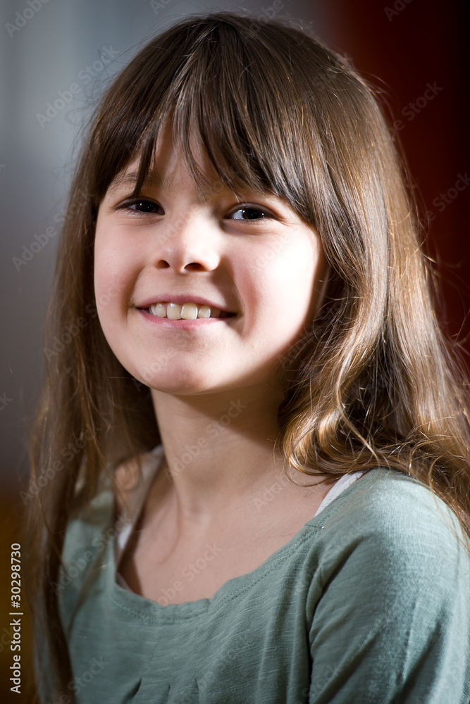 portrait, enfant,fille,cheveux long portrait, enfant,fille,cheveux long