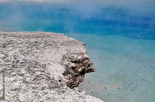 Thermale Quelle im Yellowstone Nationalpark photo