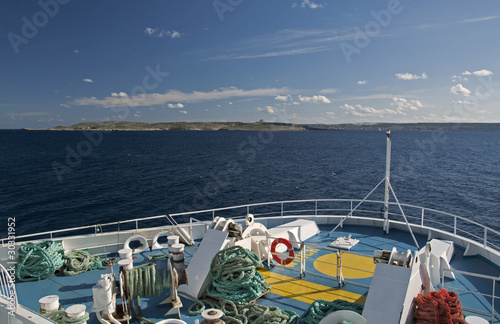 Navire en route - Proue d'un cargo ou ferry