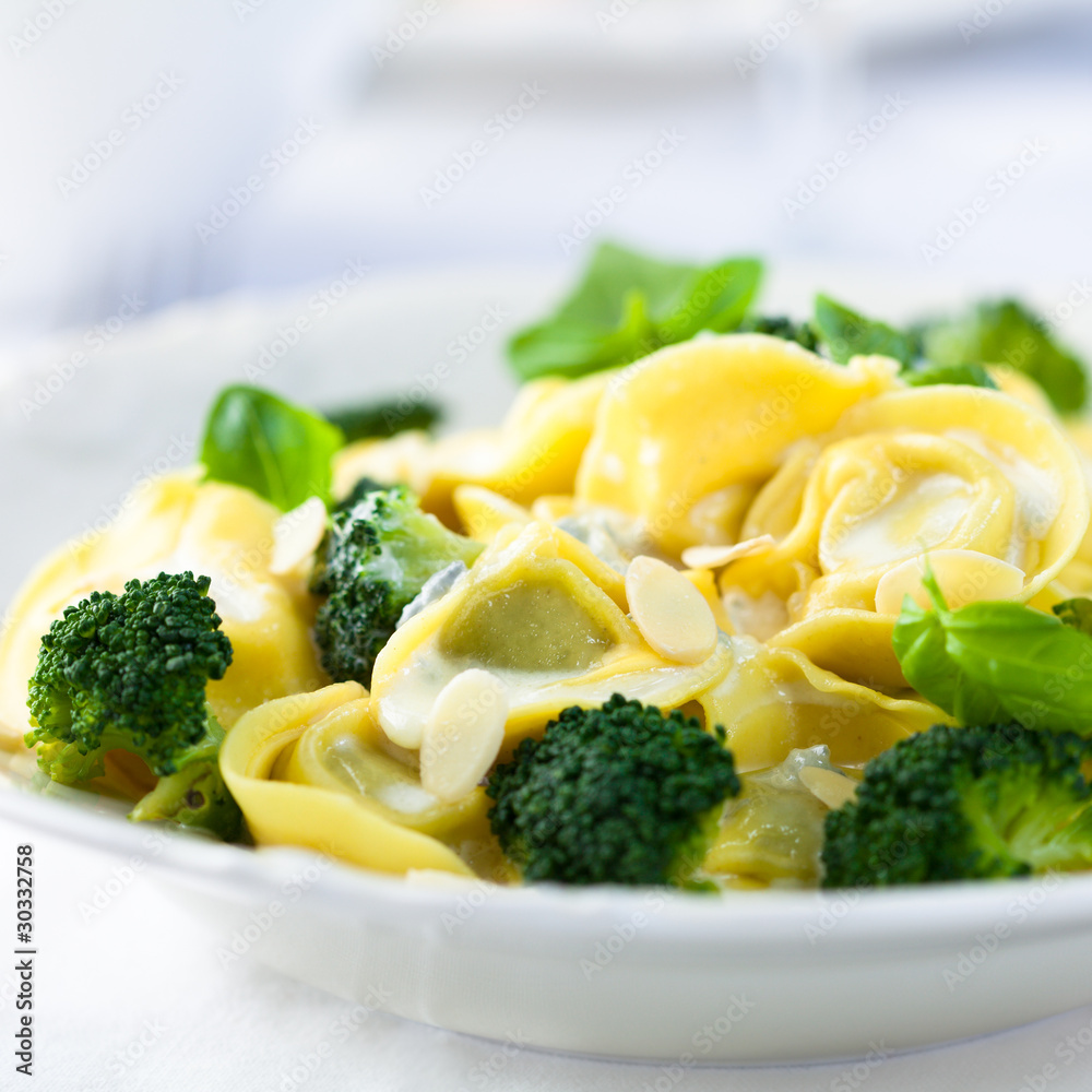 Tortellini with blue cheese sauce, broccoli and flaked almonds Tortellini with blue cheese sauce, broccoli and flaked almonds