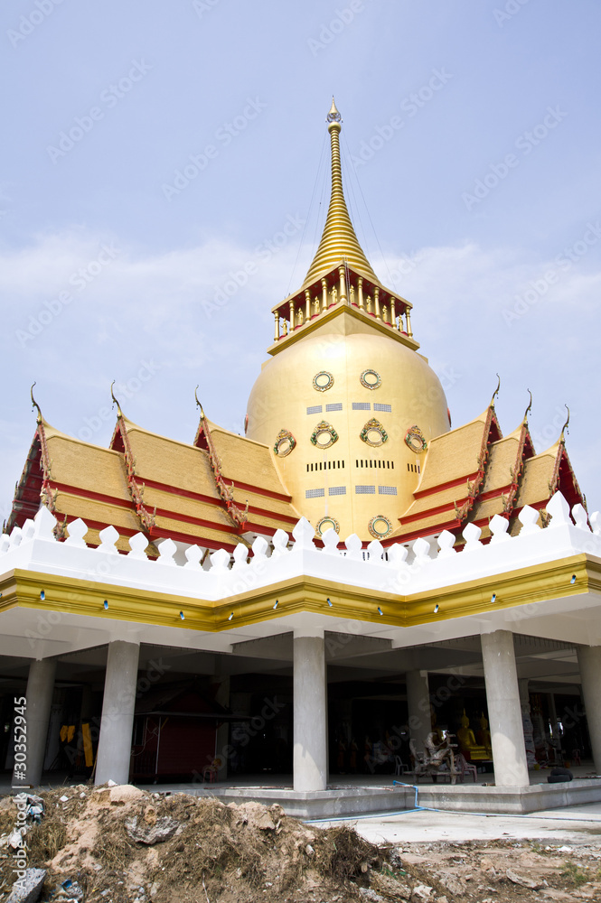 Fototapeta premium thai temple on nice sky