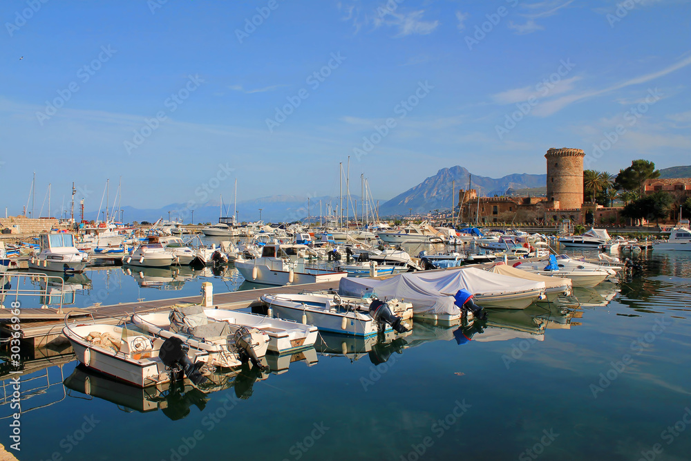 Porto di barche a San Nicola l'Arena - Sicilia