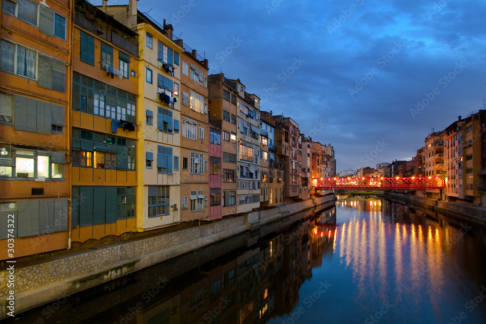 Girona de noche