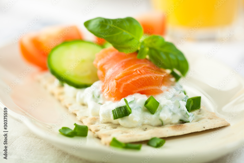 Crispbread with smoked salmon and quark