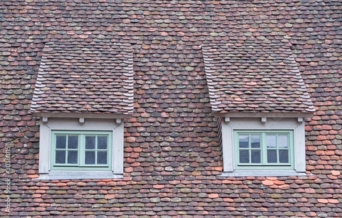 Zwei Dachgauben auf dem Haus Dach