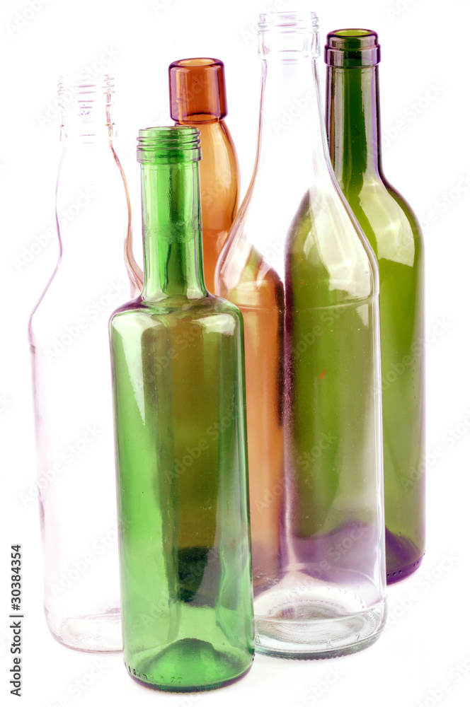 Cinq bouteilles en verre