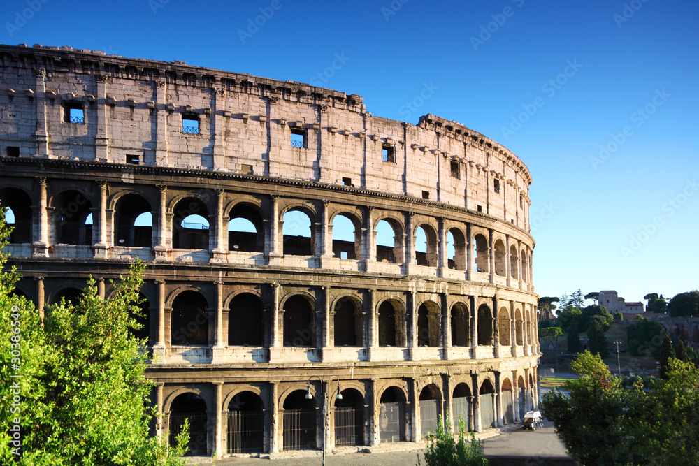 Fototapeta premium tourists going near old stone walls of Coliseum in Rome, Italy