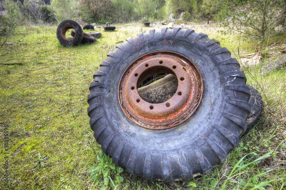 vieux pneu de camion
