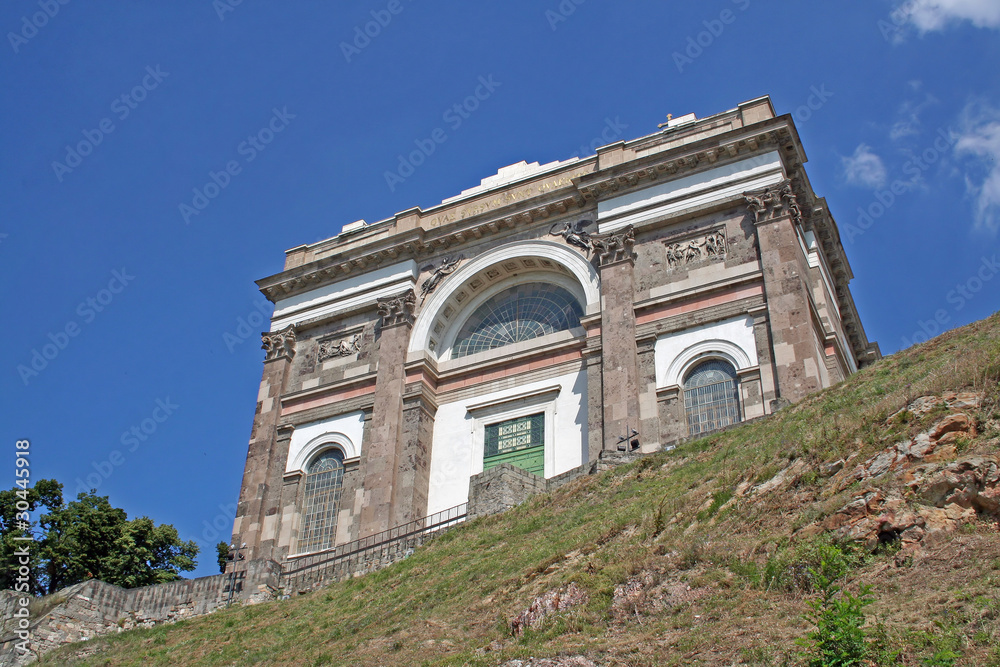 Obraz premium Klassizistische Kathedrale von Esztergom an der Donau (Ungarn)