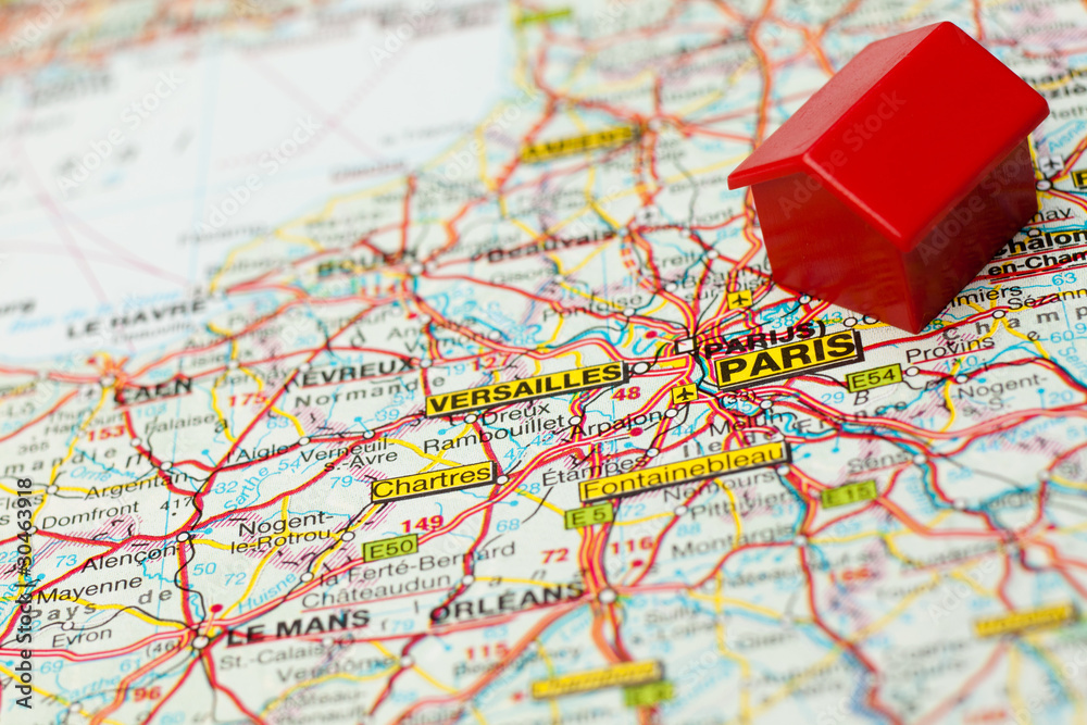 Fototapeta premium map paris with hotel symbol