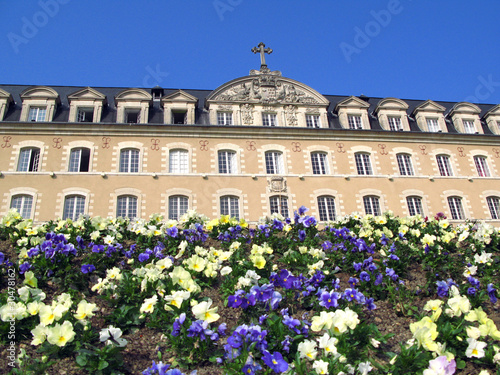 palais saint georges et fleurs