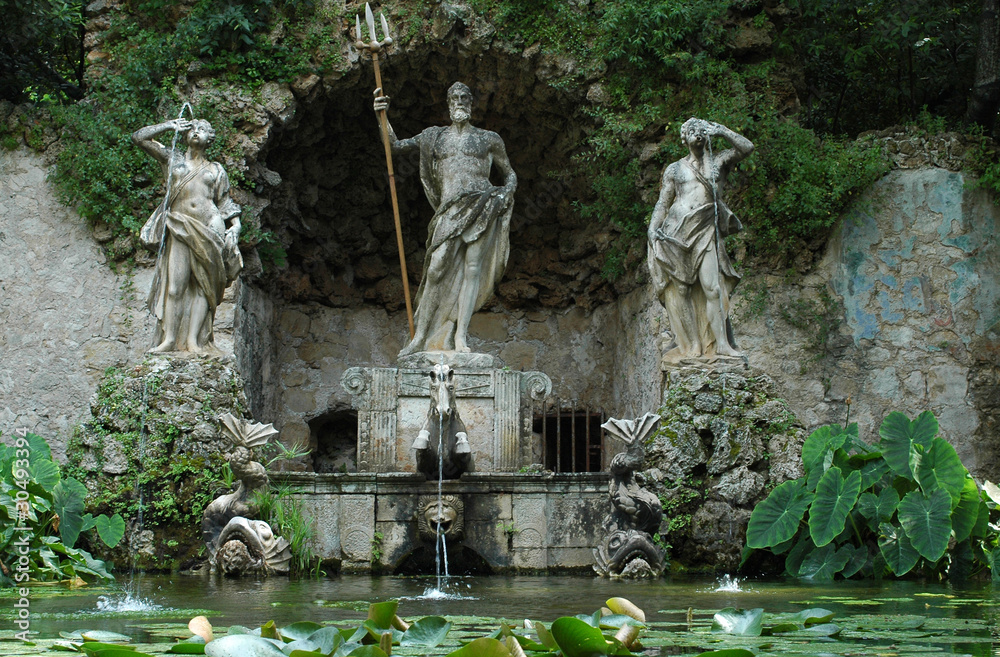 Fontaine de Neptune au Jardin botanique de Trsteno Stock Photo Adobe