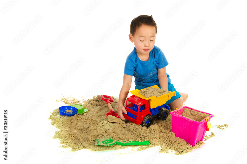 Fototapeta premium Chinese boy playing in the sand