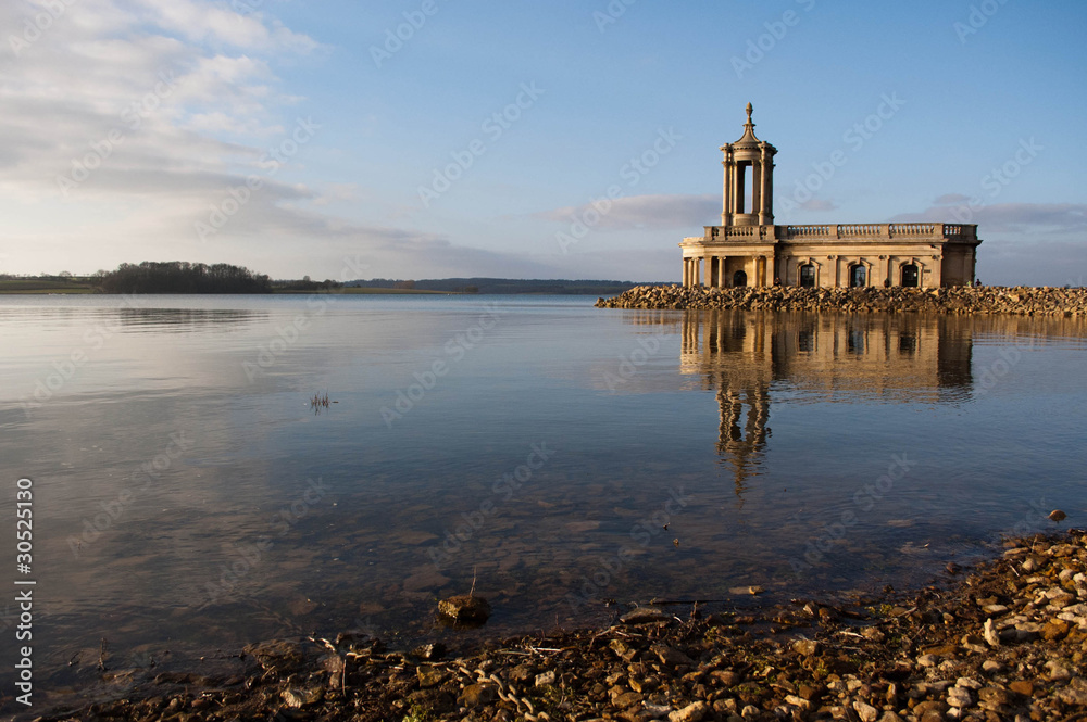 Obraz premium Normanton Church Reflected in Rutland Water