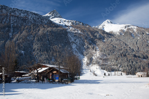 Winterlandschaft mit Hütte © Bernd Rehorst