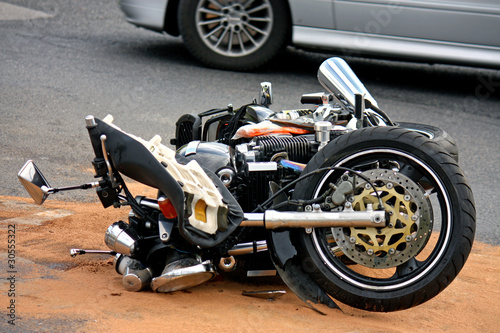 Fényképezés black motorbike accident on the asphalt road
