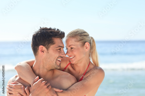 Joyful couple at the beach © WavebreakMediaMicro