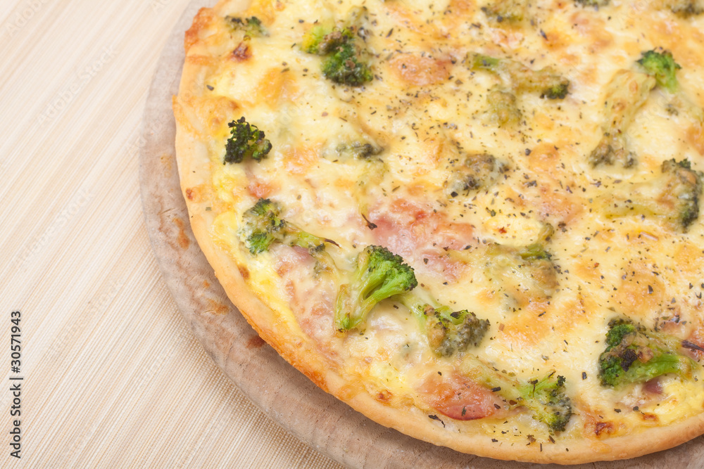 Pizza mit Sauce Hollandaise Pizza mit Sauce Hollandaise