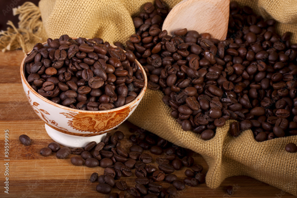 Fototapeta premium beans of coffee on a bowl