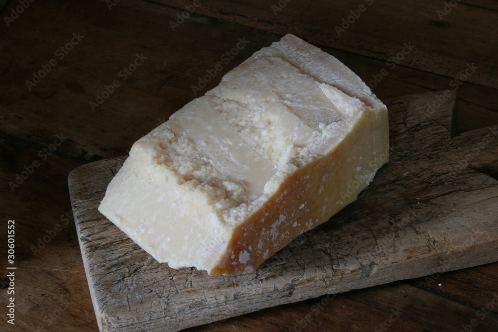 parmesan sur planche parmesan sur planche