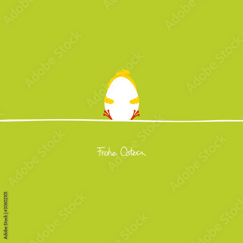 Osterküken hält Osterei