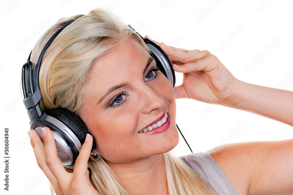 Fototapeta premium Frau mit Kopfhörer hört Musik