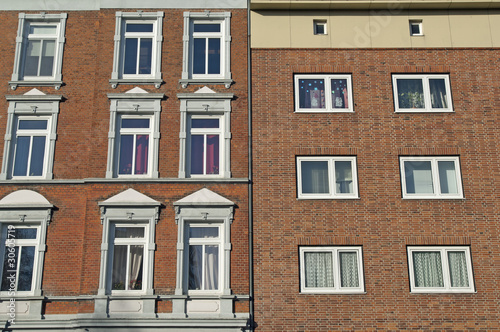 Fassade eines Wohngebäudes in Kiel, Deutschland