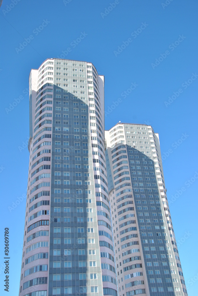 Современные высотные жилые дома в Москве.