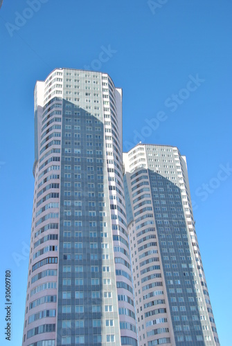 Современные высотные жилые дома в Москве.