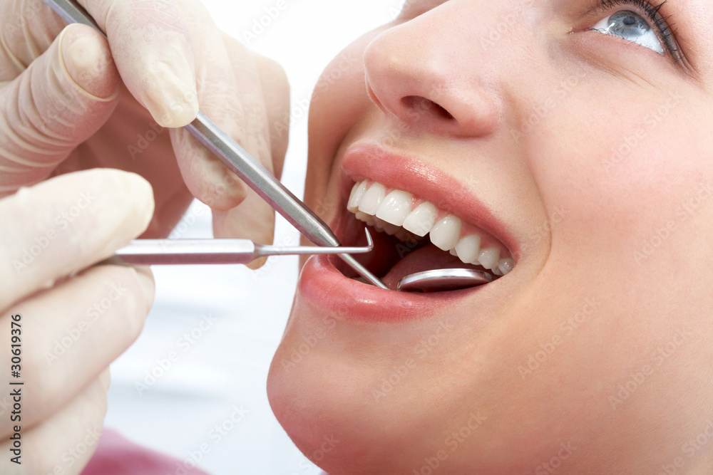 Obraz premium Examining mouth