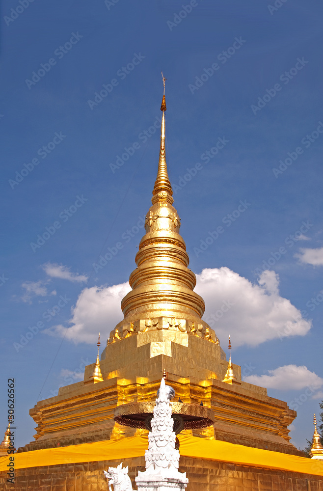 Naklejka premium Golden color pagoda at Northern, Thailand.