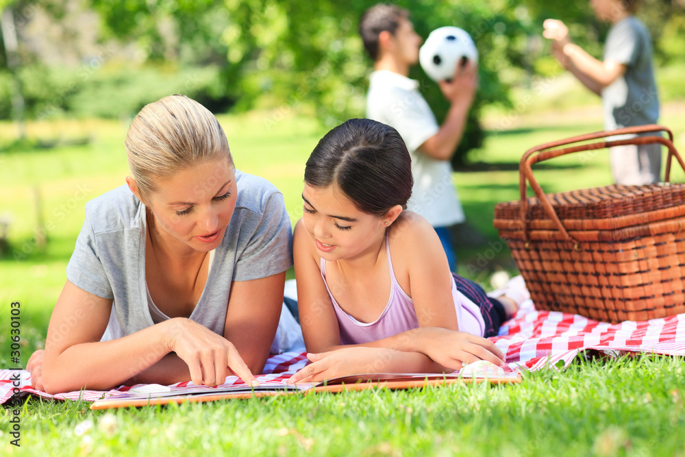 Fototapeta premium Happy family picnicking in the park