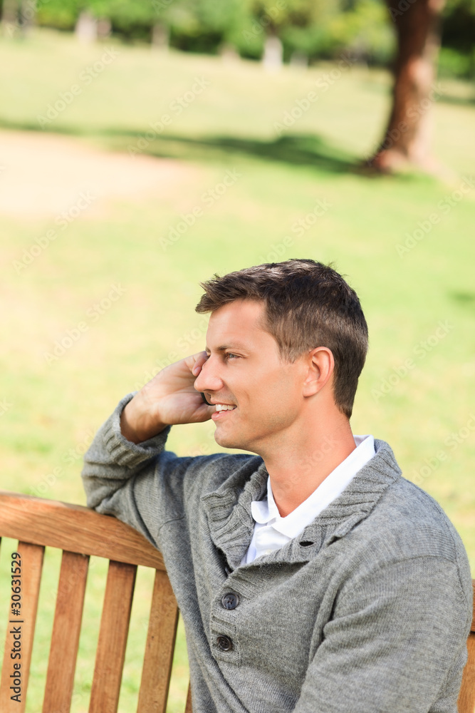 Man phoning on the bench