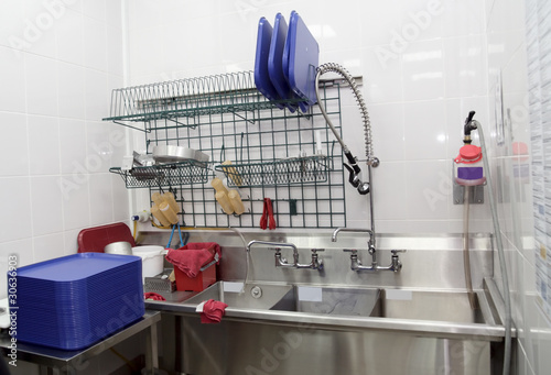 Cuadro en lienzo Dish washing room in a restaurant