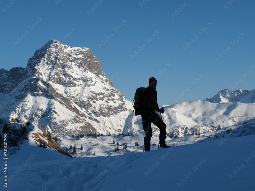 Bergsteiger vor Widderstein im Winter